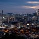 爱发电龙腾猫跃 作者周晚棠的圆角头像插画，暖色背景，人物侧身握笔